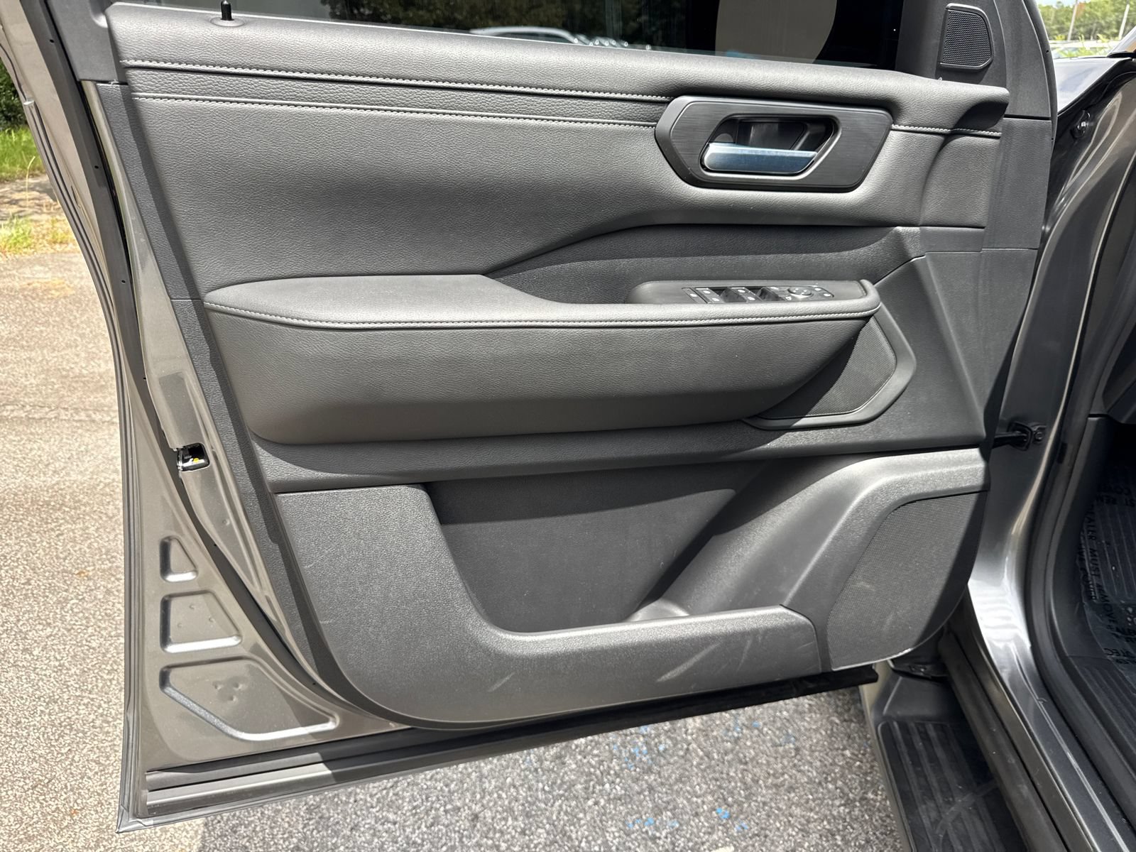 Used 2025 Nissan Armada SV RWD image 10