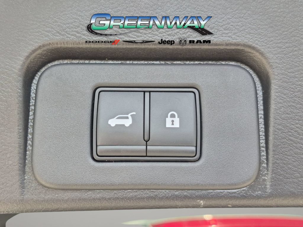Used 2024 Nissan Rogue SV AWD/4WD image 6