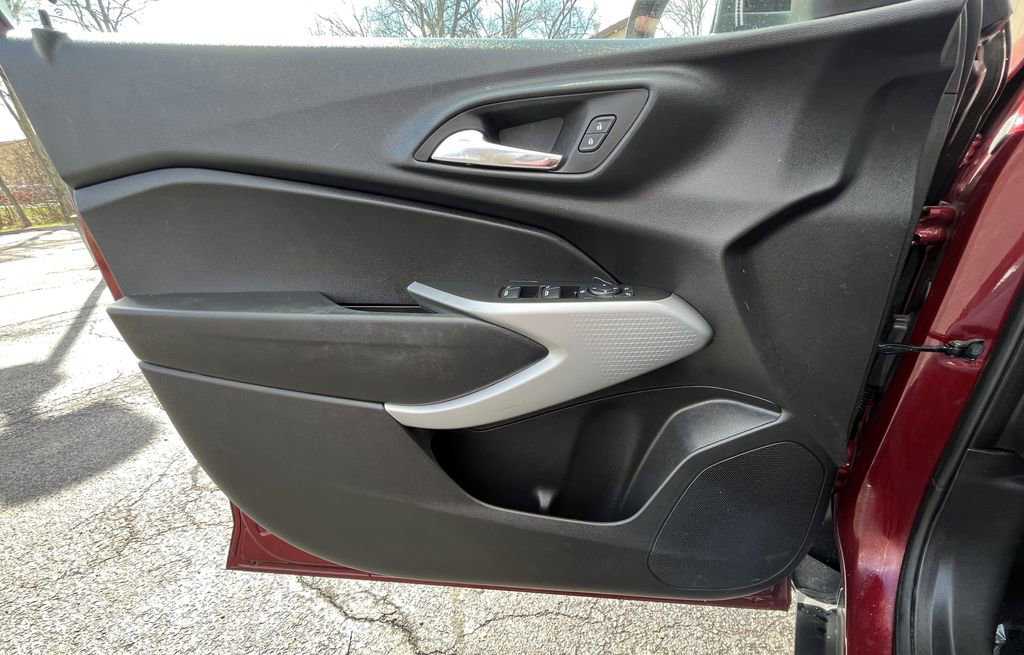 Certified 2024 Chevrolet Trax RS FWD image 9
