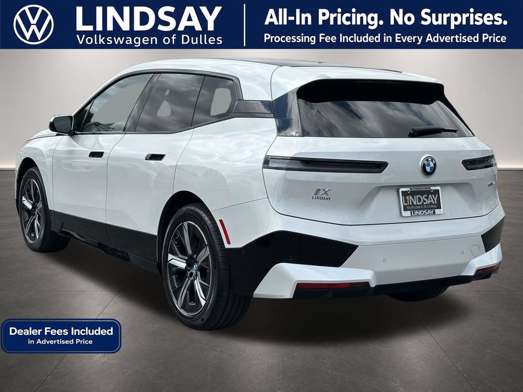 Used 2023 BMW iX xDrive50 w/ Sport Package AWD/4WD image 5