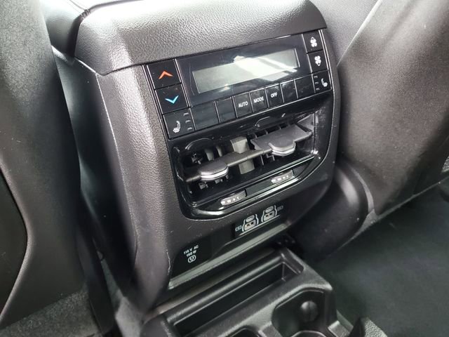 Used 2023 Jeep Grand Cherokee L Limited AWD/4WD image 24