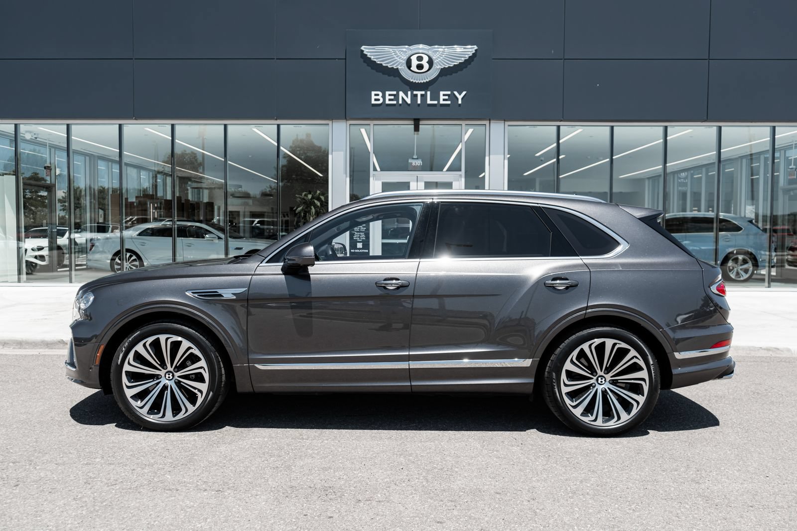 Certified 2024 Bentley Bentayga AWD/4WD image 5