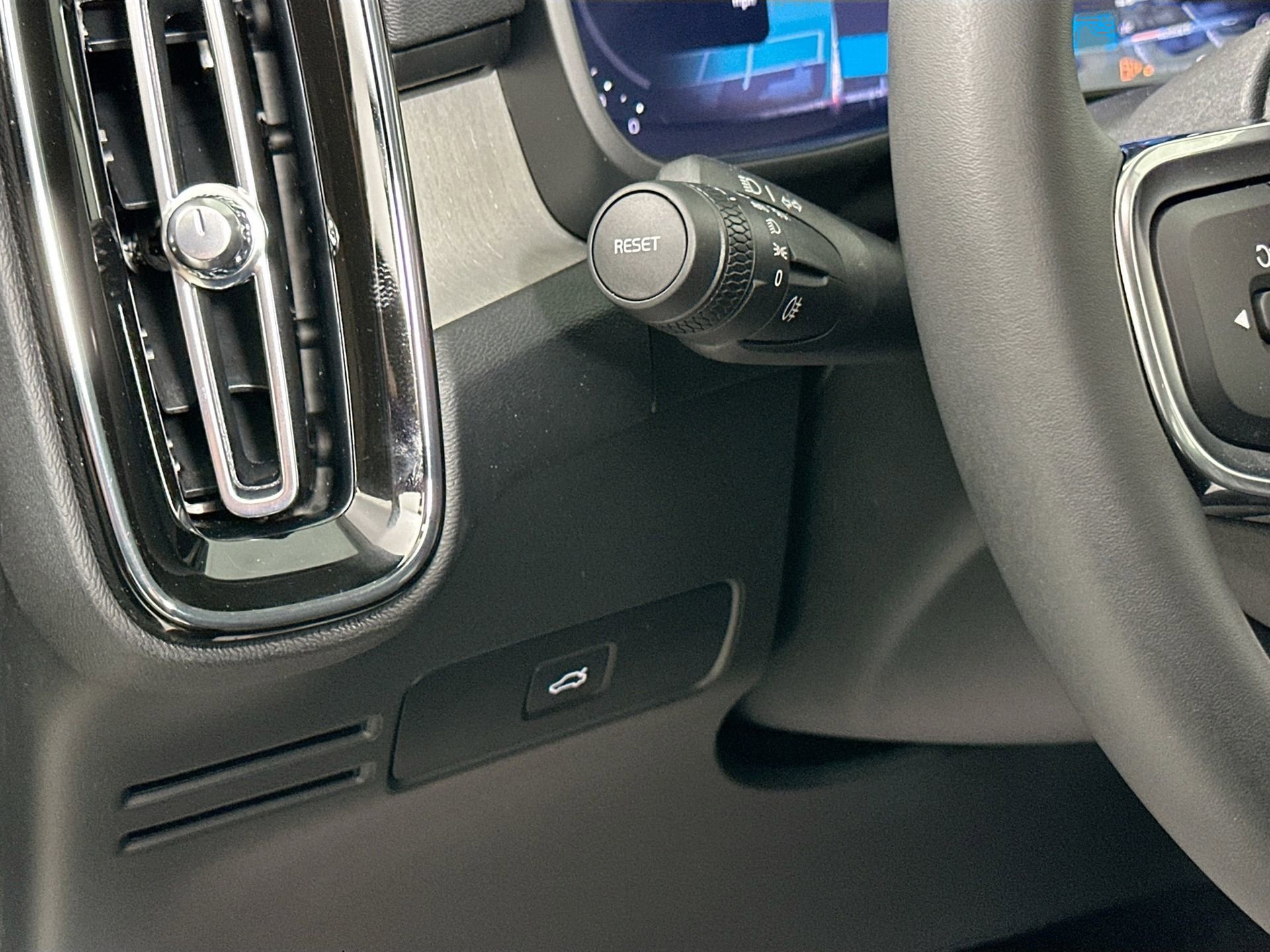 New 2026 Volvo XC40 B4 Plus w/ Climate Package image 10