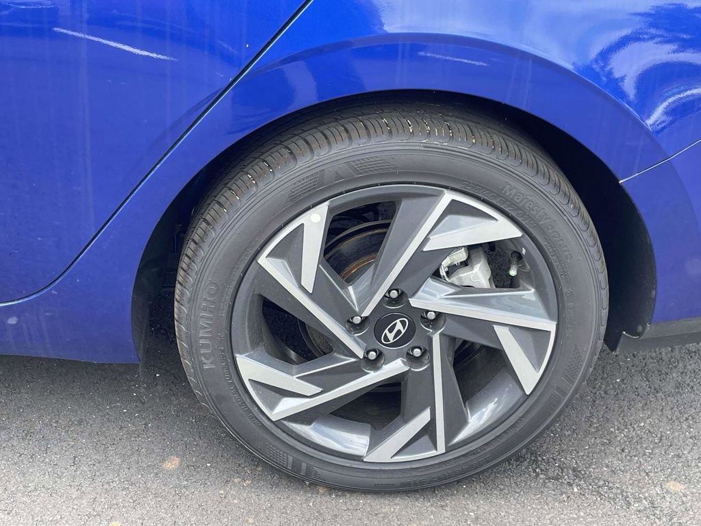 Used 2025 Hyundai Elantra Sport FWD image 27