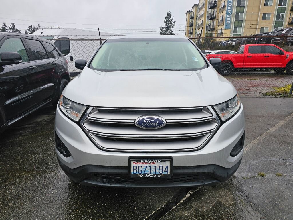 Used 2017 Ford Edge SE image 2