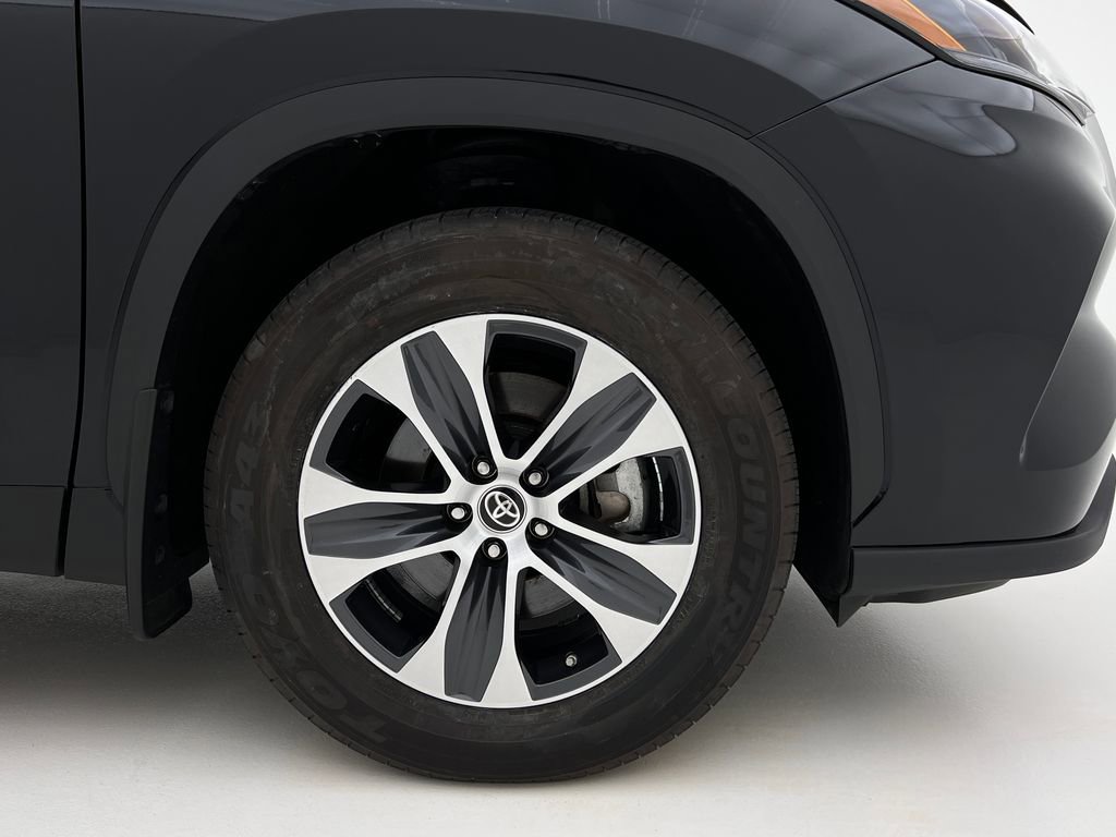 Used 2024 Toyota Highlander XLE image 35