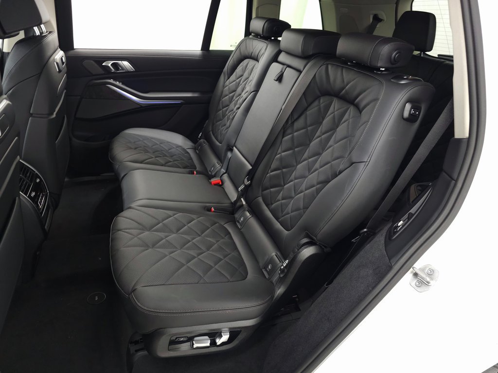 Used 2026 BMW X7 xDrive40i AWD/4WD image 34