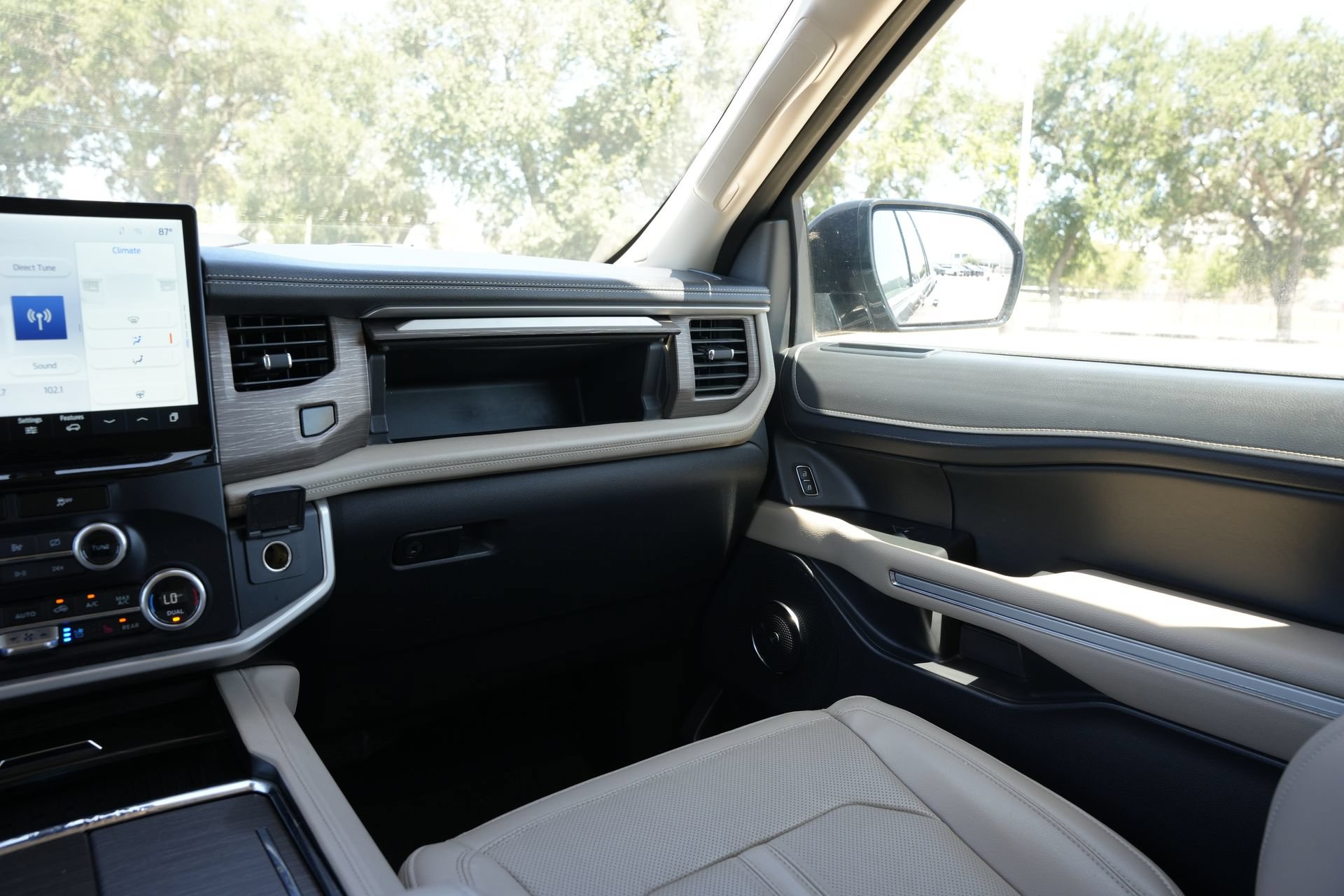 Used 2024 Ford Expedition Max Limited RWD image 9
