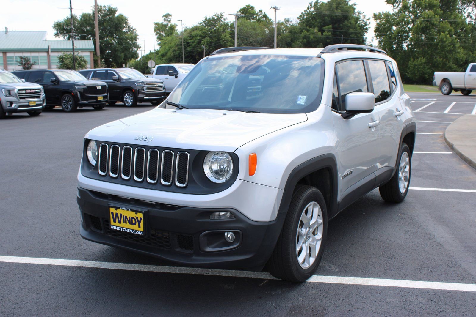 Used 2018 Jeep Renegade Latitude w/ Cold Weather Group AWD/4WD image 4
