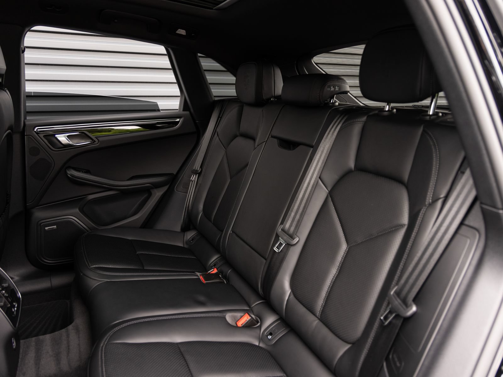 Certified 2026 Porsche Macan AWD/4WD image 28