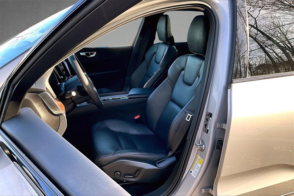 Certified 2023 Volvo XC60 B5 Plus w/ Climate Package image 20