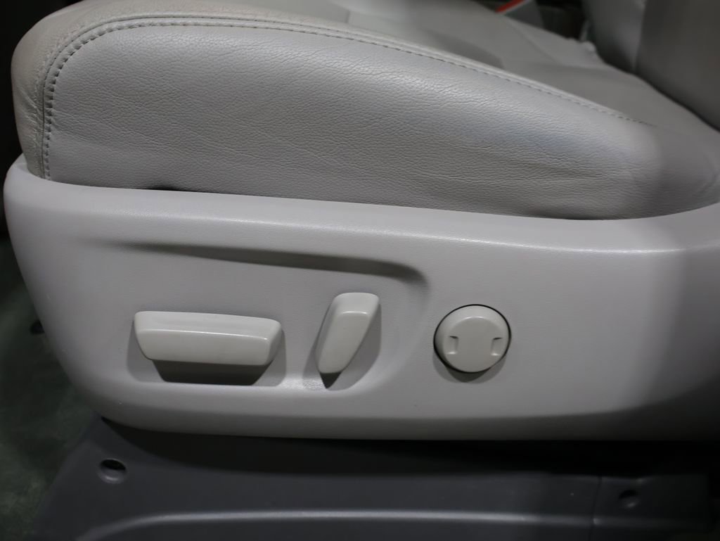 Used 2017 Toyota Sienna XLE image 12