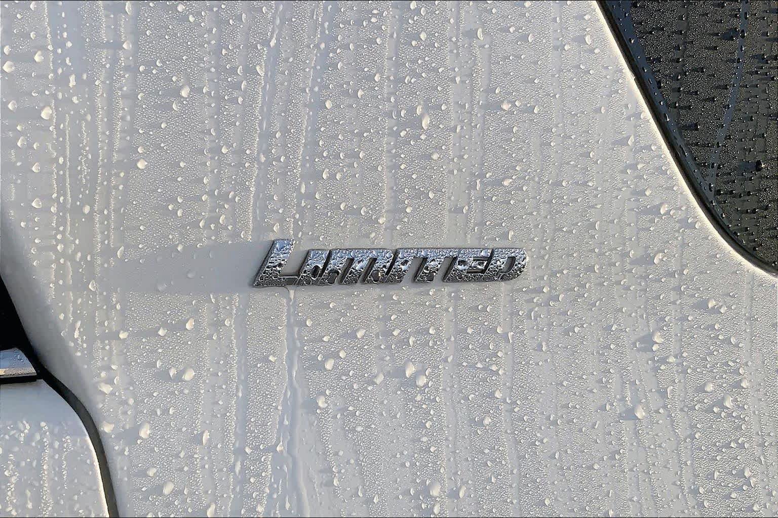 Used 2018 Toyota 4Runner Limited AWD/4WD image 10