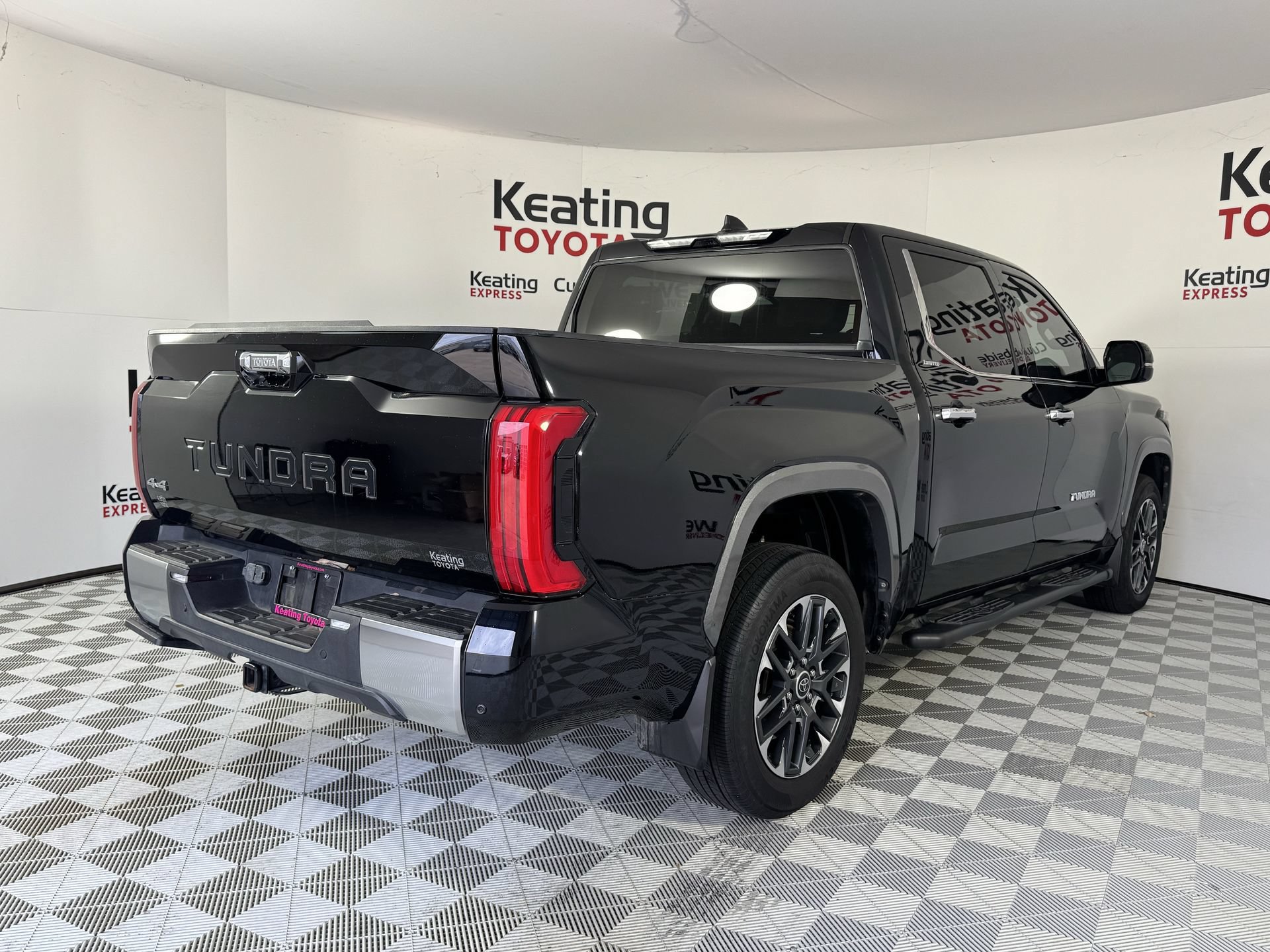 Used 2024 Toyota Tundra Limited w/ Power Package AWD/4WD image 5