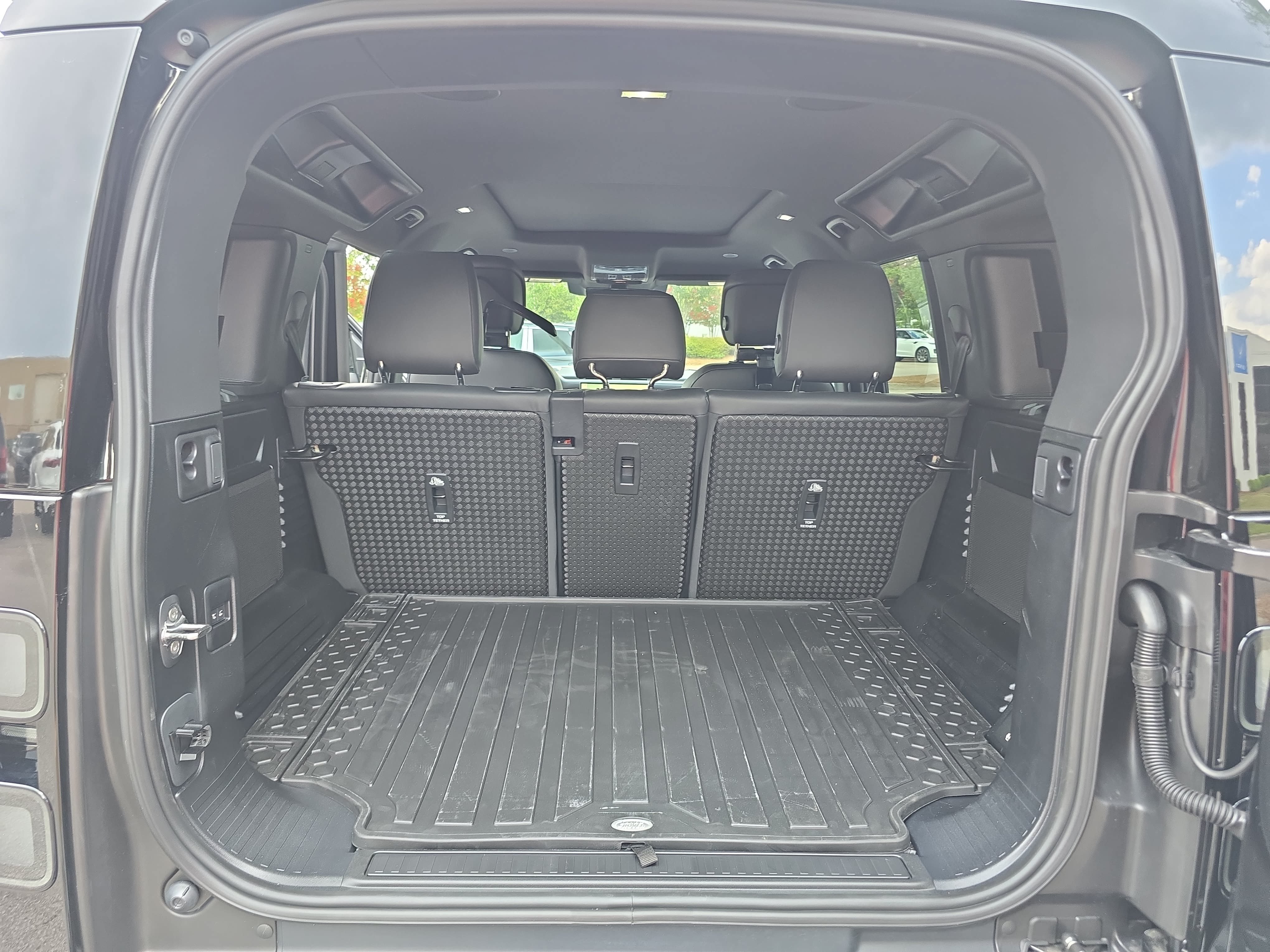 New 2026 Land Rover Defender 110 X-Dynamic SE AWD/4WD image 12