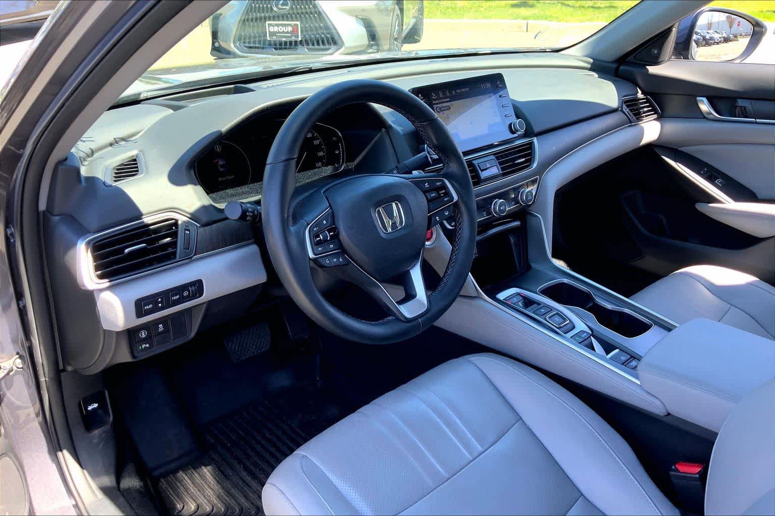 Used 2018 Honda Accord Touring image 18