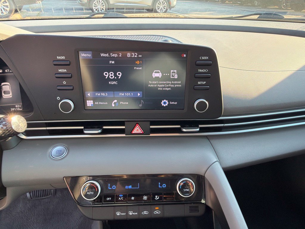 Used 2022 Hyundai Elantra SEL w/ Preferred Accessory Package FWD image 23
