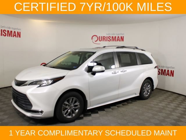 Used 2022 Toyota Sienna XLE FWD image 2