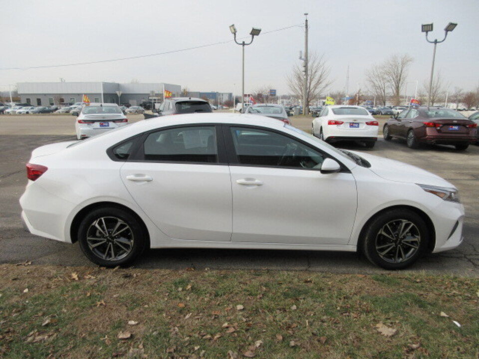 Used 2024 Kia Forte LXS image 6