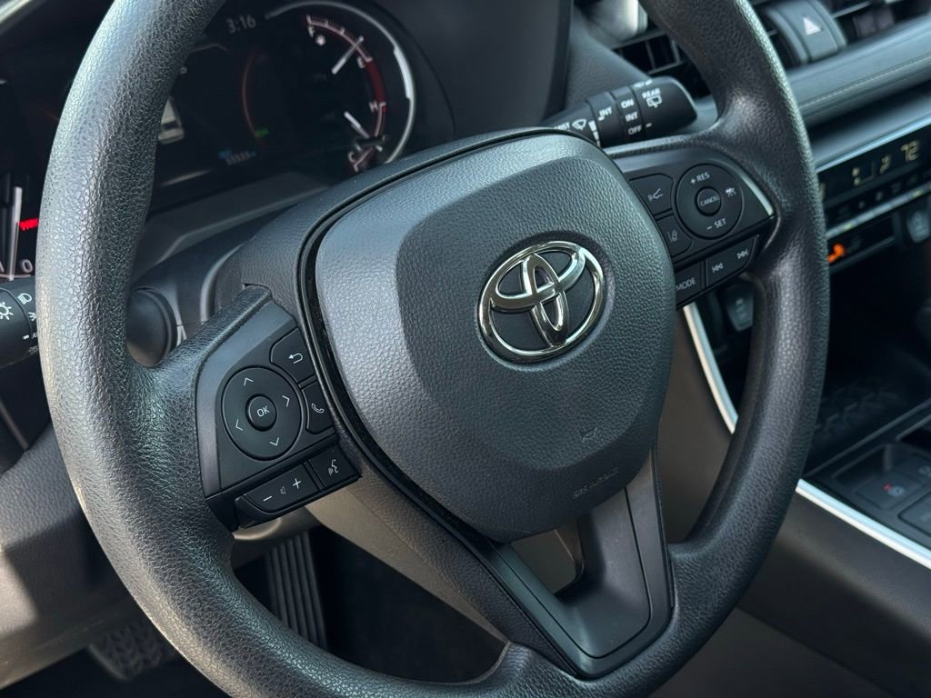 Used 2024 Toyota RAV4 XLE FWD image 17