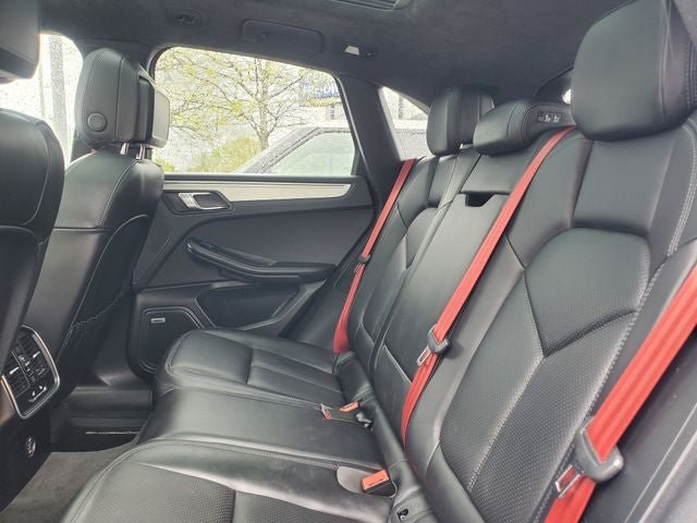 Used 2018 Porsche Macan Turbo AWD/4WD image 28