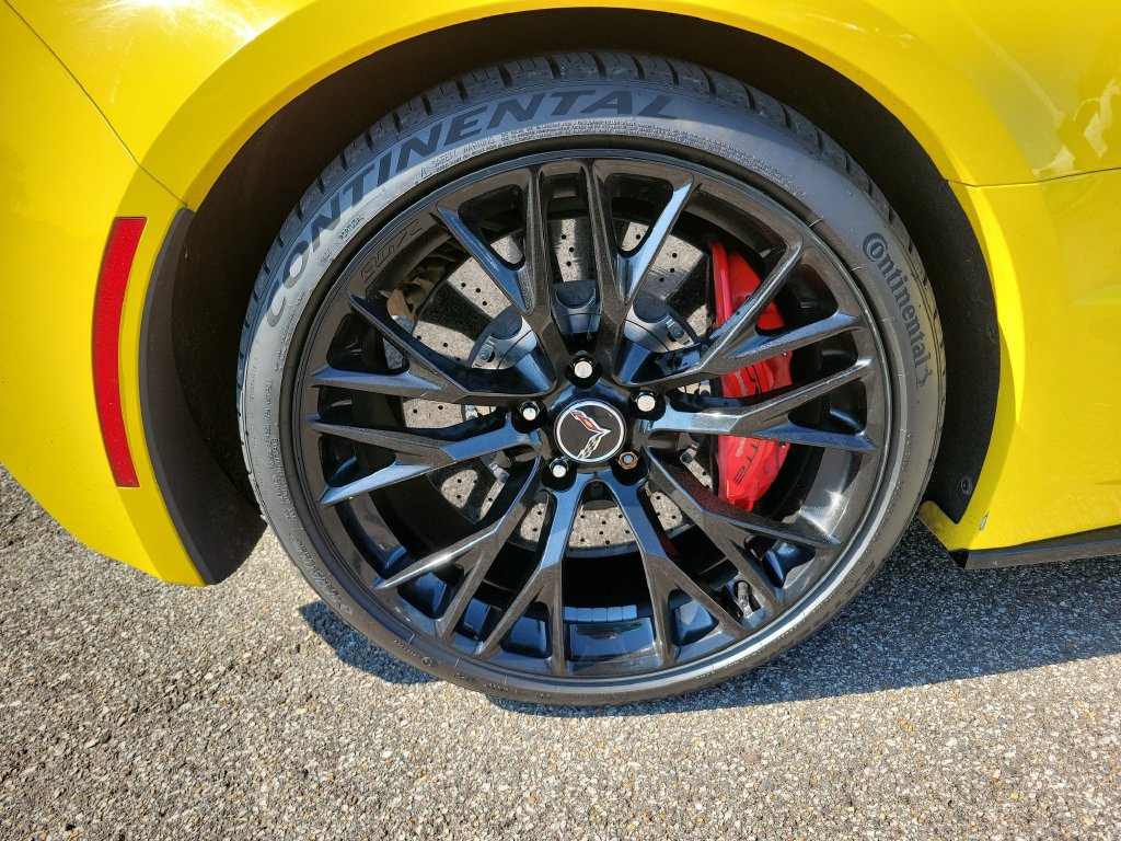 Used 2017 Chevrolet Corvette Z06 w/ Z07 Performance Package RWD image 26