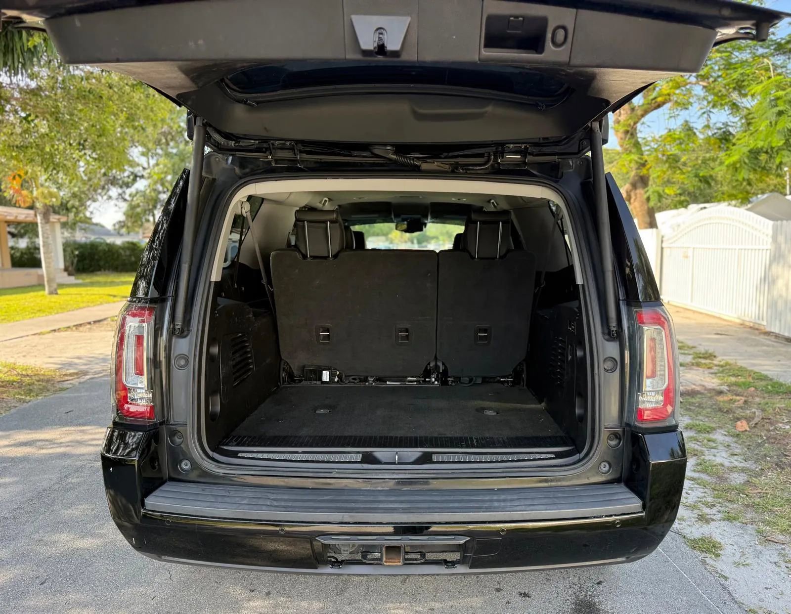 Used 2017 GMC Yukon XL SLT AWD/4WD image 6