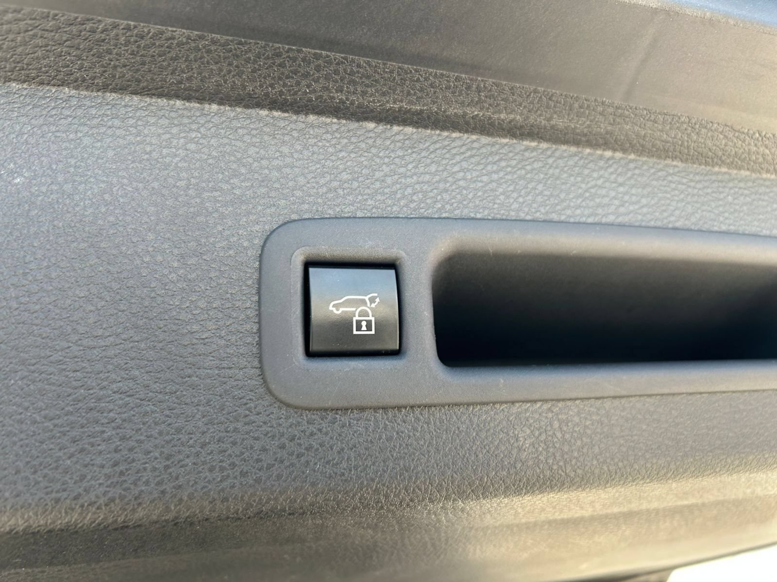 Used 2025 Toyota Sienna XLE FWD image 19