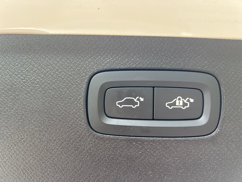 Used 2022 Volvo XC90 T6 Inscription w/ Lounge Package image 34