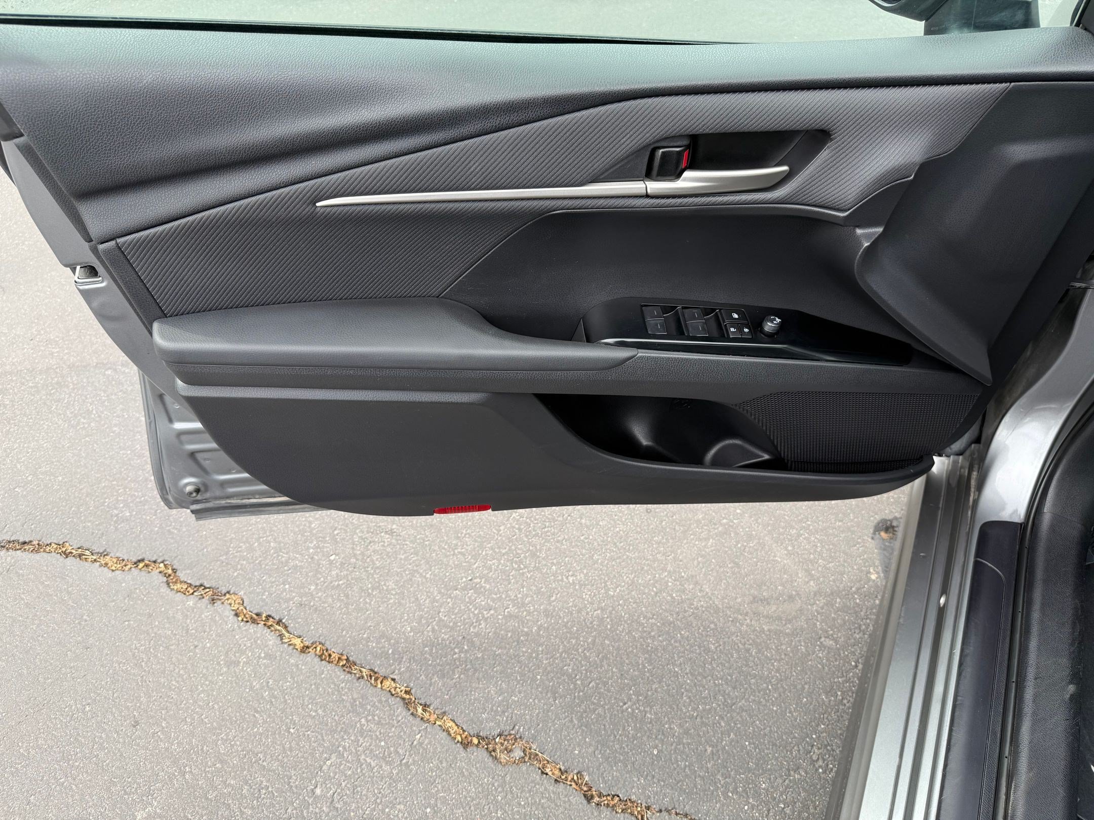 Used 2025 Toyota Camry SE FWD image 10