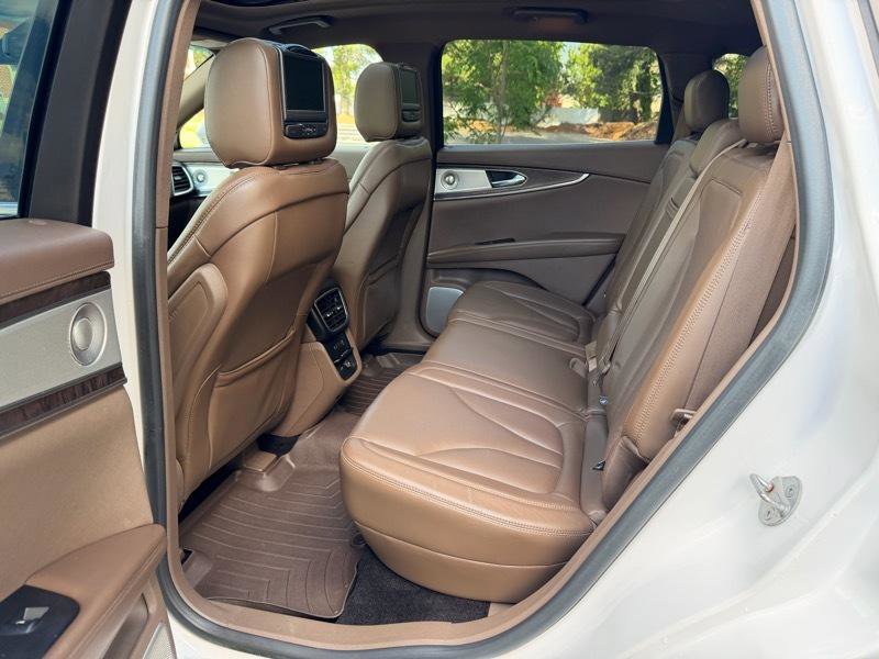 Used 2016 Lincoln MKX Reserve w/ Luxury Package FWD image 16