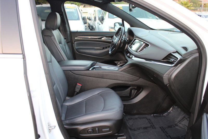 Used 2022 Buick Enclave Essence image 9