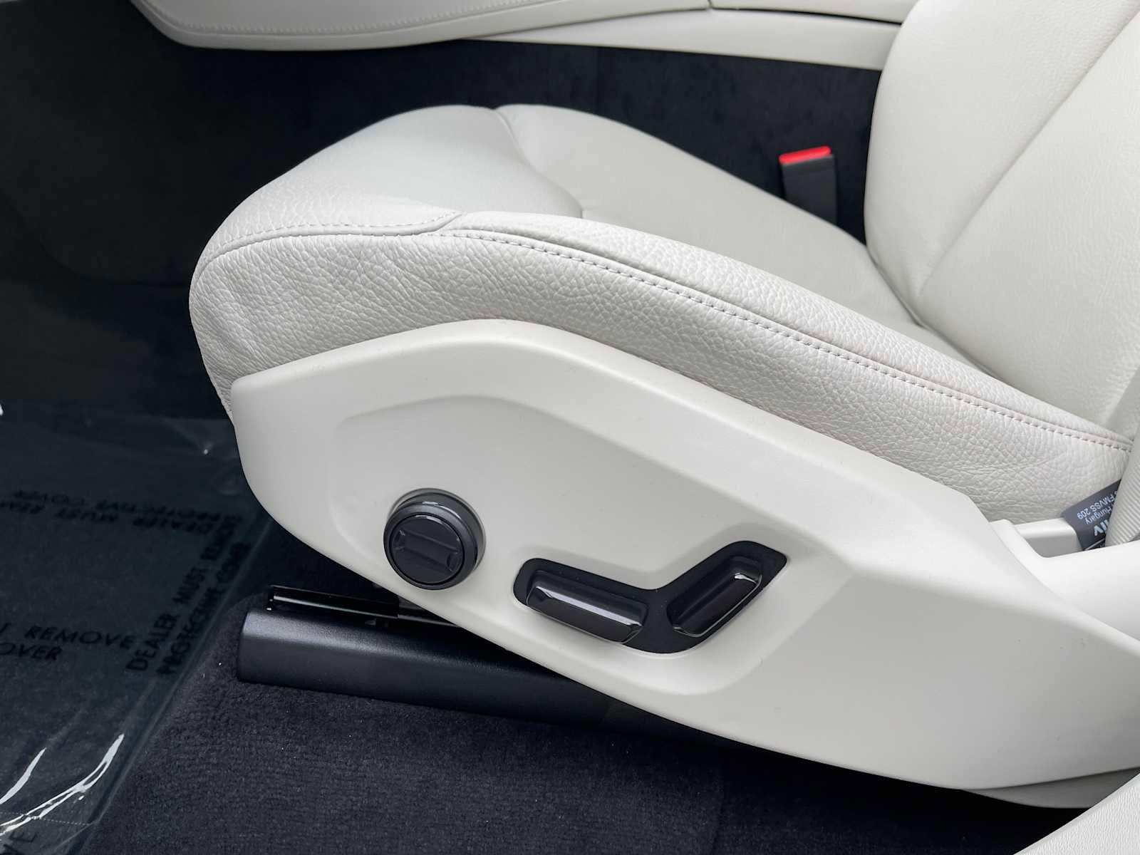 Used 2023 Volvo XC90 B6 Plus w/ Protection Package Premier image 24