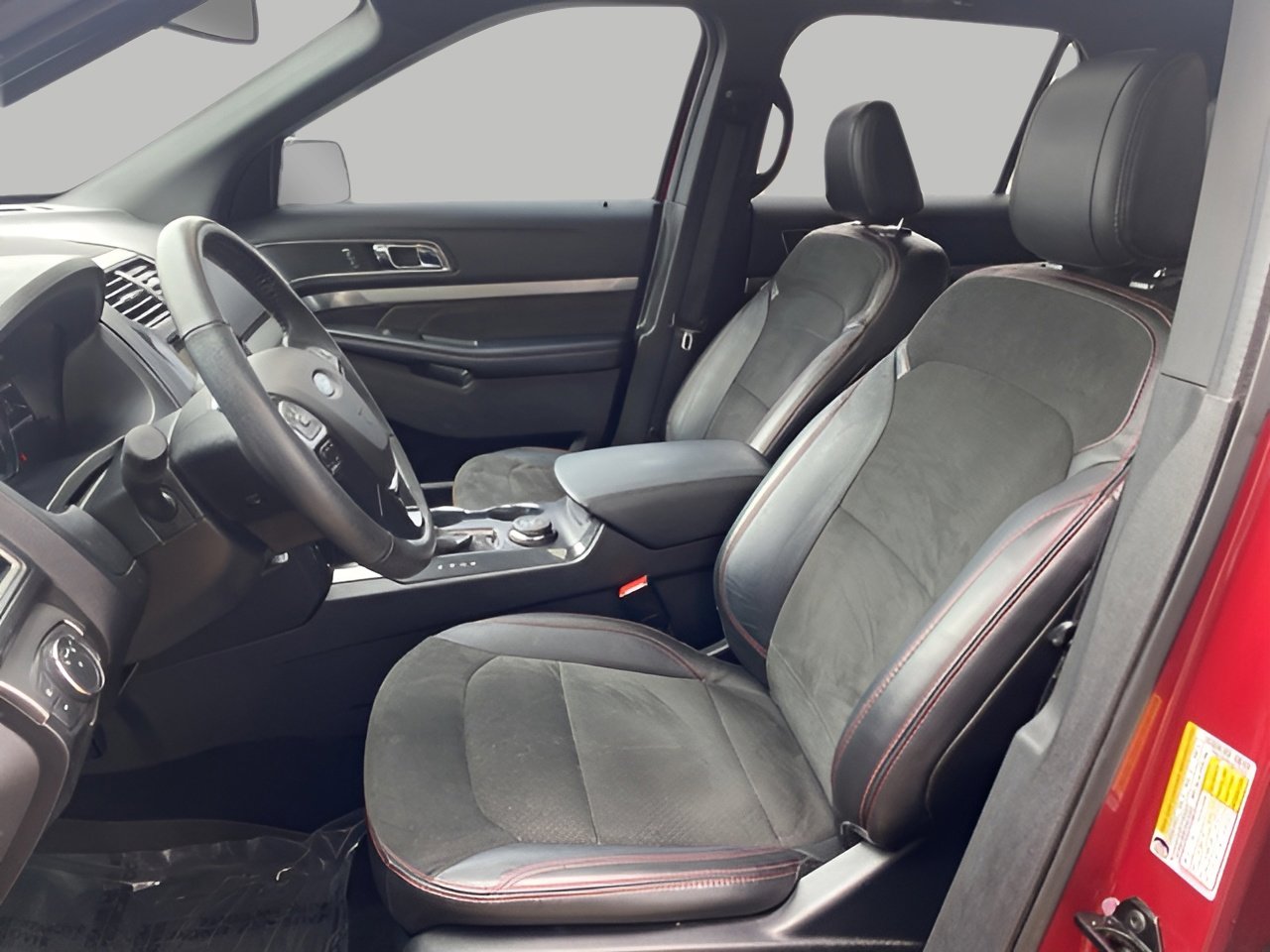 Certified 2018 Ford Explorer XLT w/ Equipment Group 202A image 8