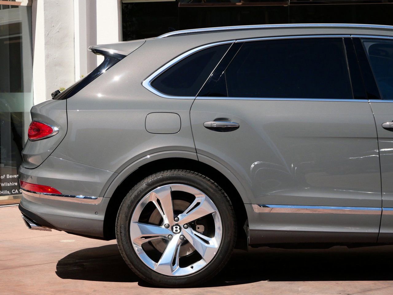 Used 2025 Bentley Bentayga AWD/4WD image 9