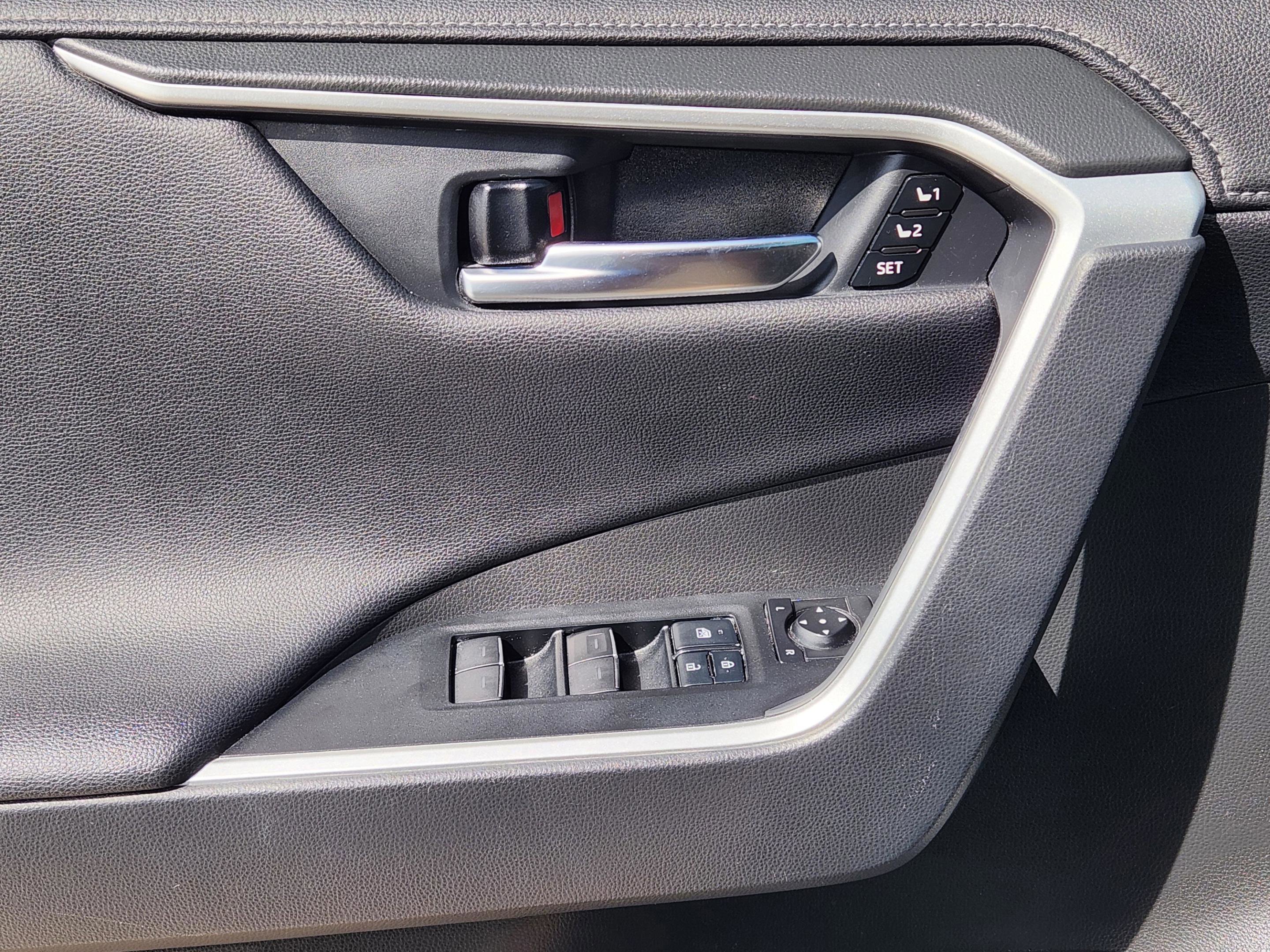 Used 2022 Toyota RAV4 Limited image 23