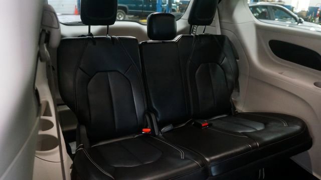 Used 2024 Chrysler Pacifica Touring-L image 49
