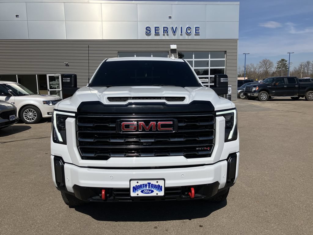 Used 2024 GMC Sierra 2500 AT4 AWD/4WD image 3