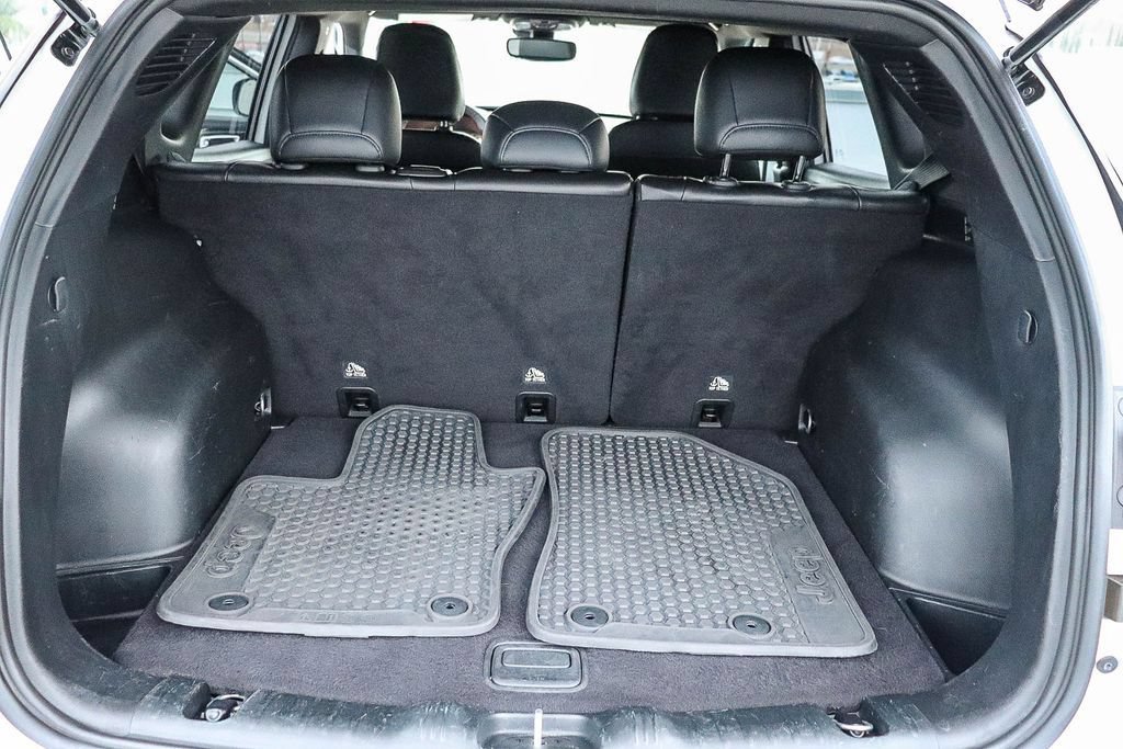 Used 2024 Jeep Compass Trailhawk AWD/4WD image 28