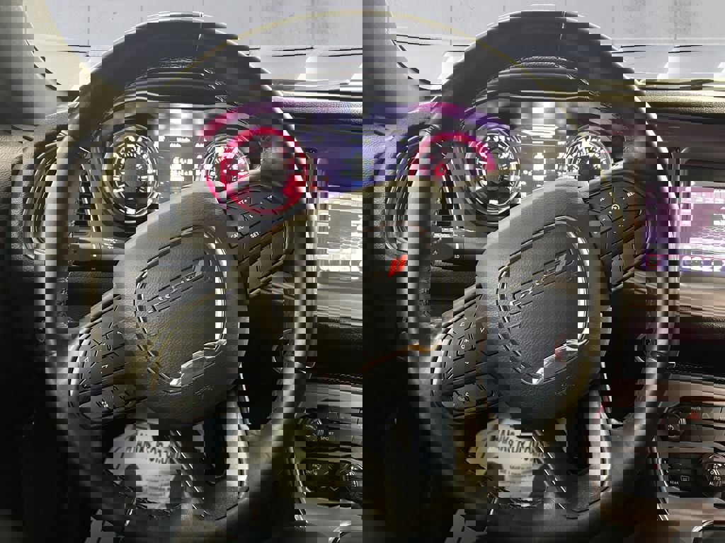 Used 2023 Dodge Challenger SXT image 9