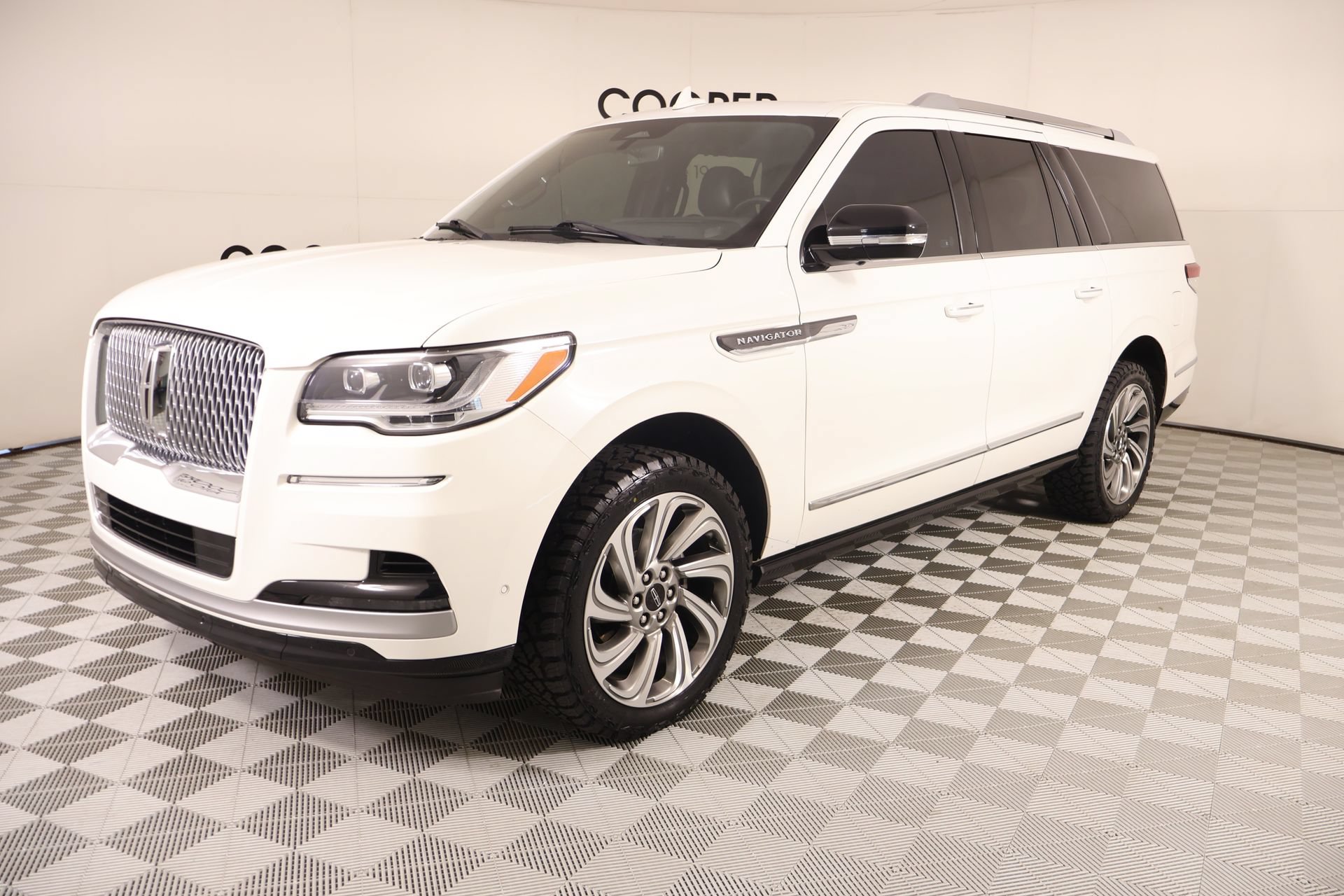 Used 2023 Lincoln Navigator L Reserve AWD/4WD image 10