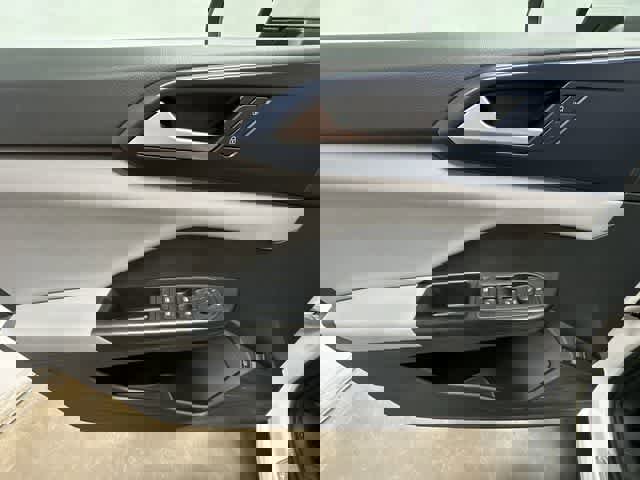 Certified 2023 Volkswagen Taos SE w/ Panoramic Sunroof Package image 18