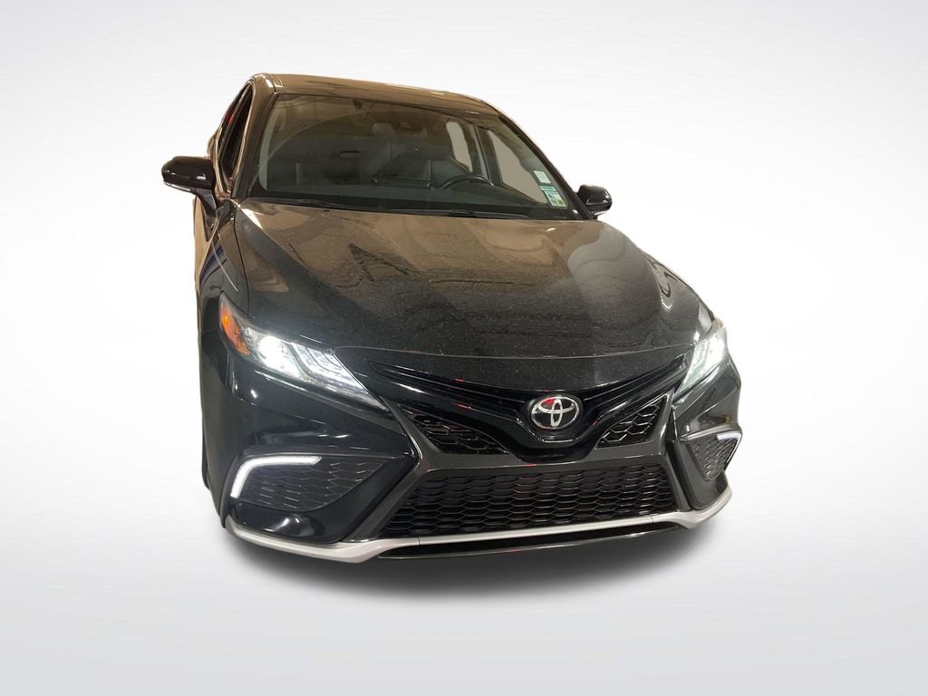 Used 2022 Toyota Camry XSE image 3