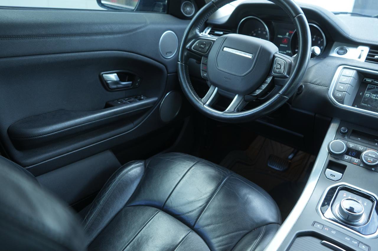 Used 2016 Land Rover Range Rover Evoque SE image 12