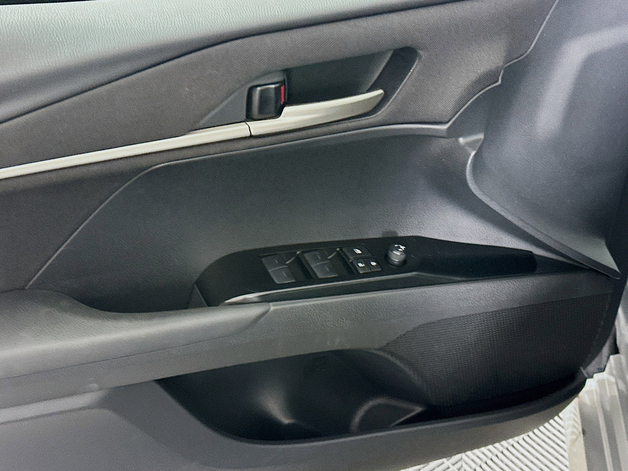 Used 2025 Toyota Camry LE image 15