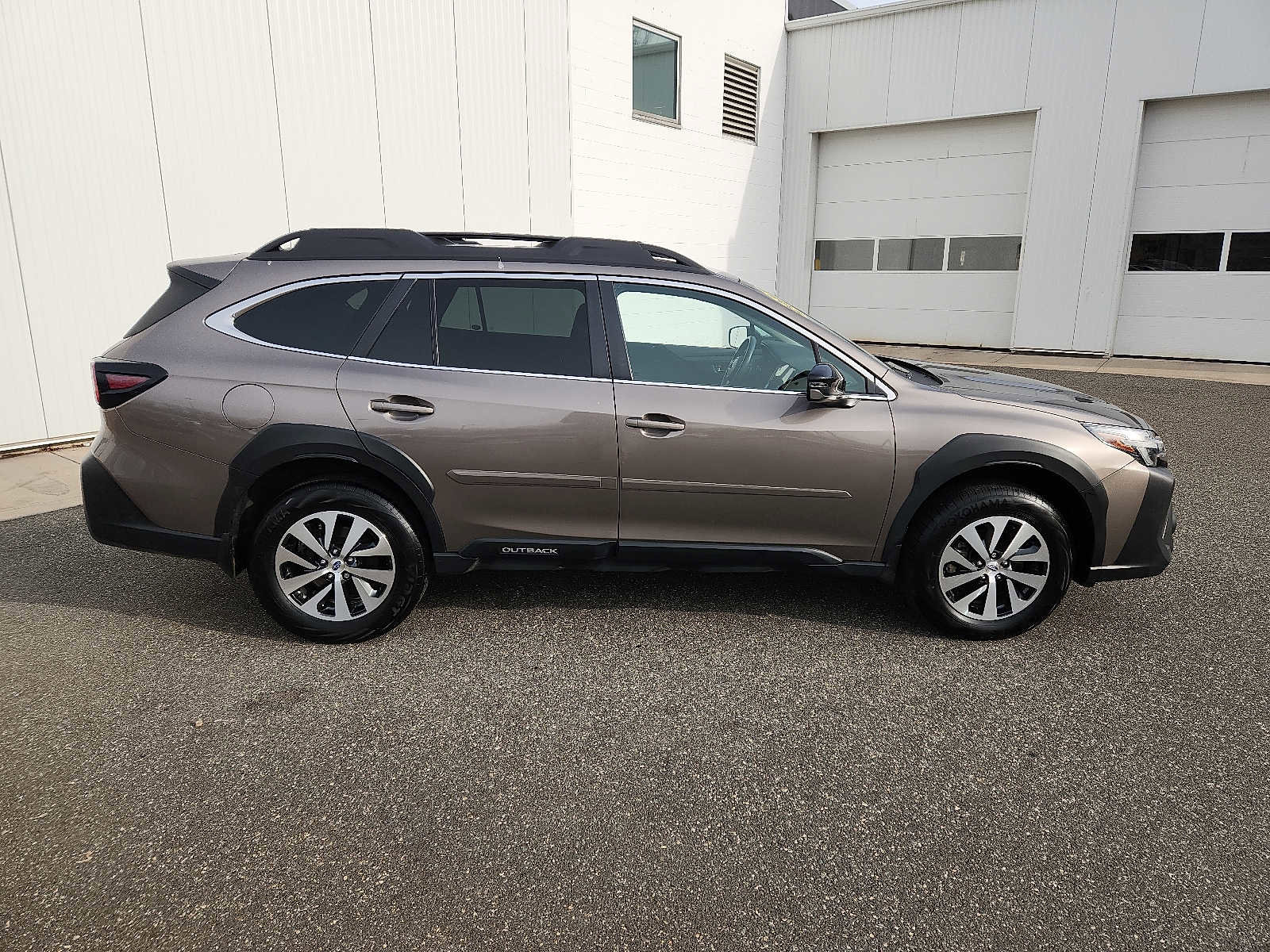 Used 2023 Subaru Outback Premium image 7