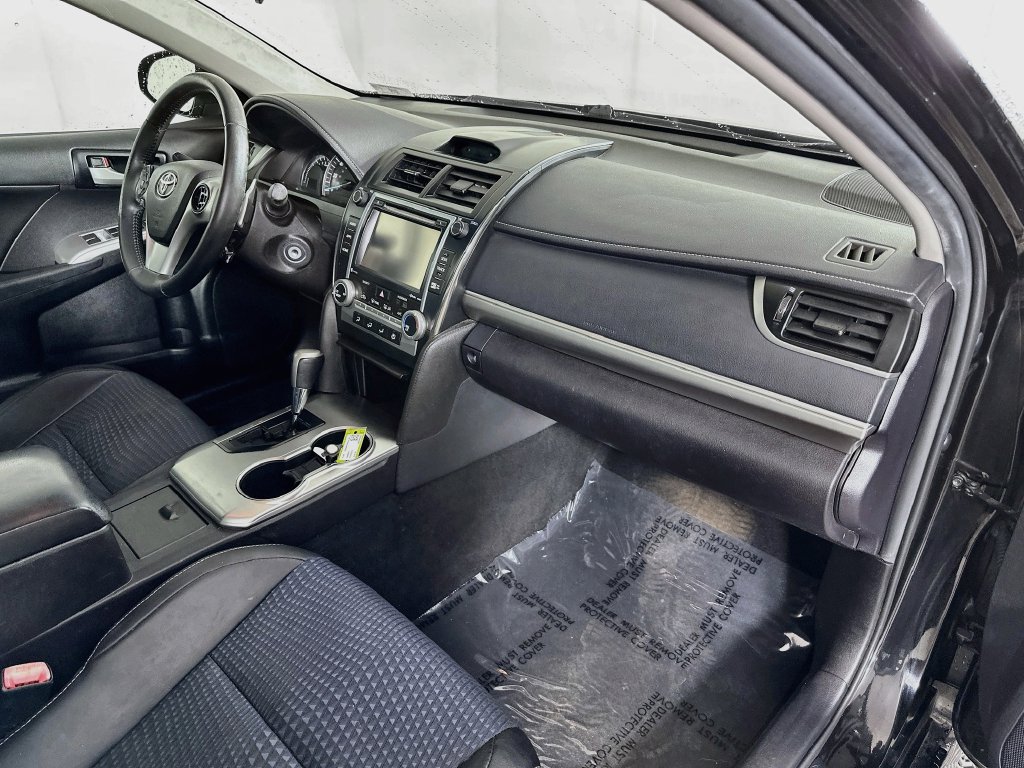 Used 2014 Toyota Camry SE FWD image 33