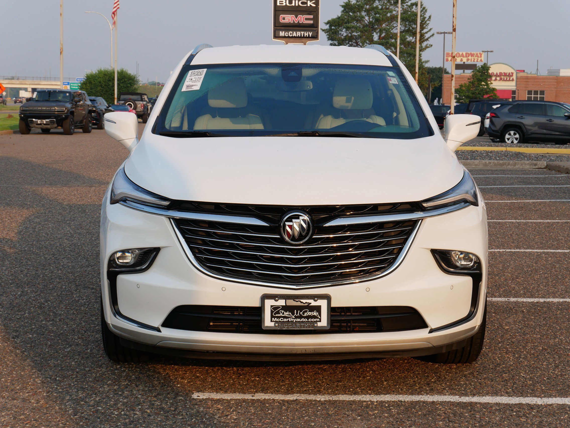 Used 2022 Buick Enclave Essence image 4