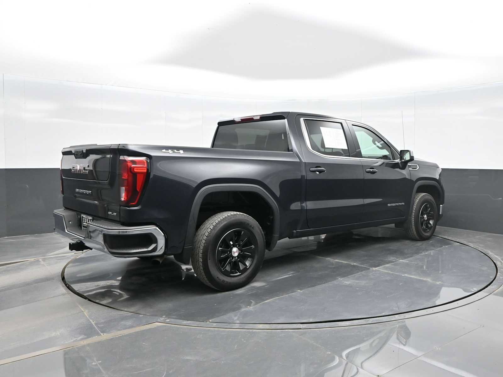 Used 2024 GMC Sierra 1500 SLE AWD/4WD image 8