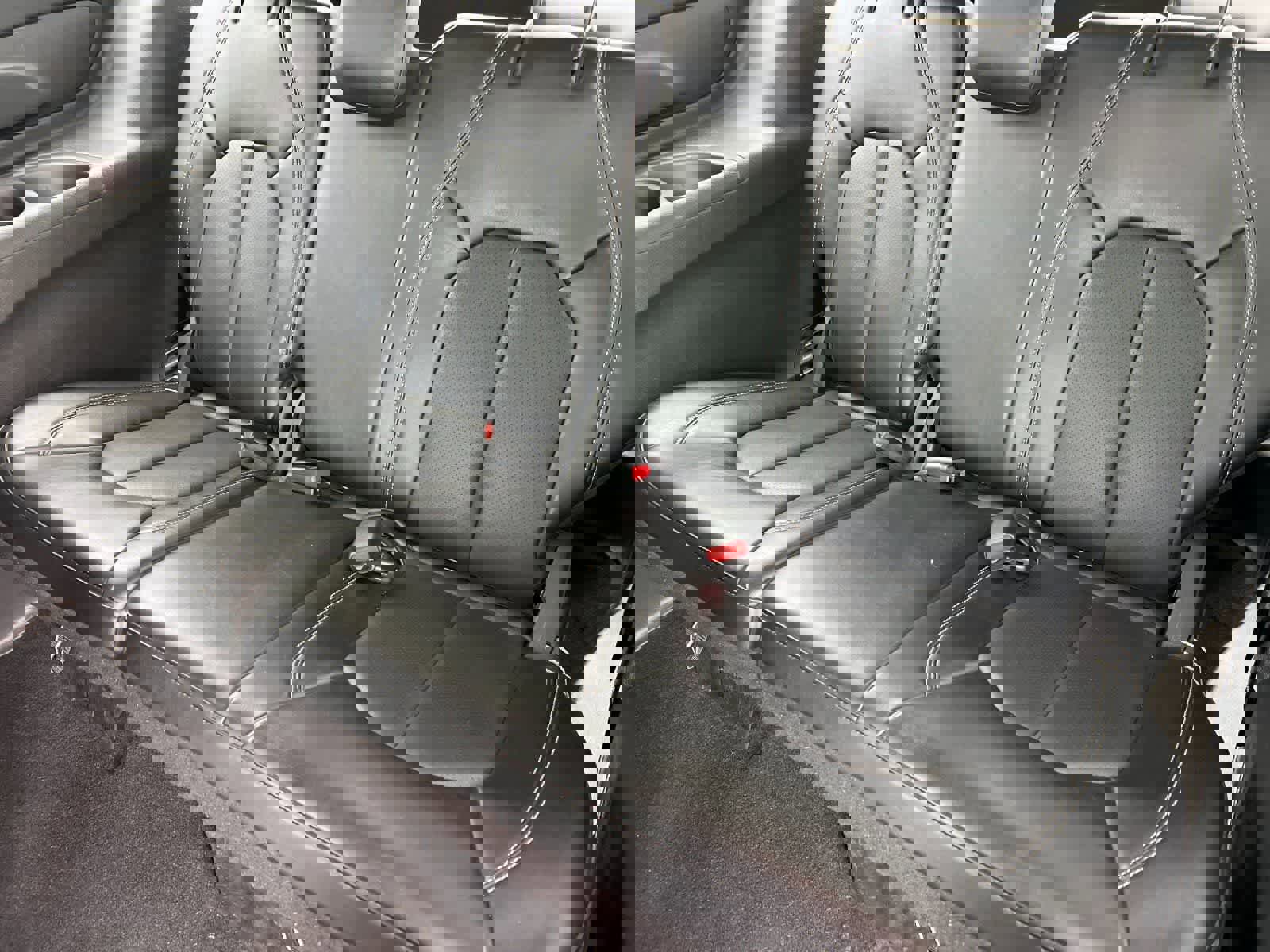 Used 2025 Chrysler Pacifica Select image 16